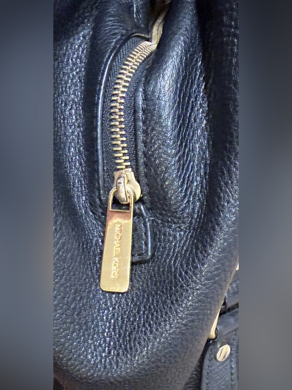 Michael Kors Bedford Leather Hobo Shoulder Bag Black Gold Hardware - Picture 12 of 14